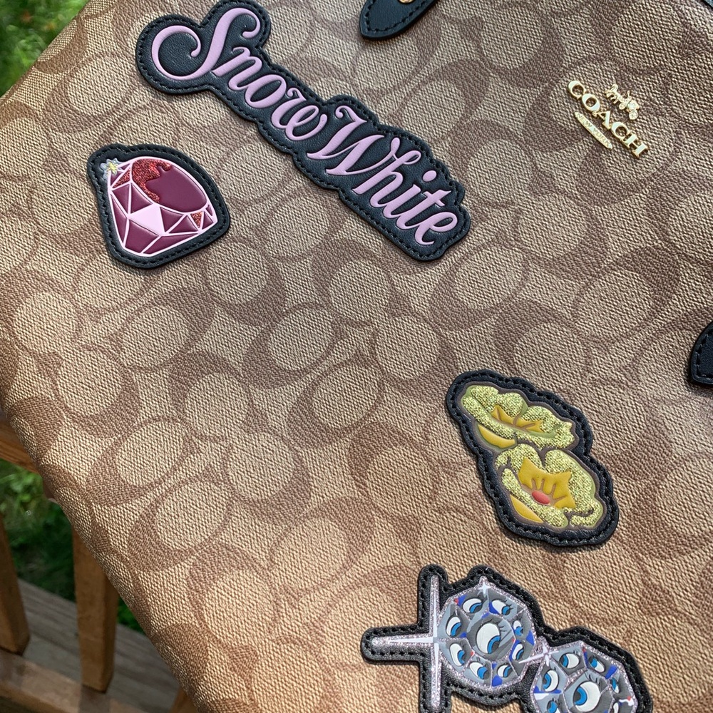 ⛔️SOLD/Authentic Coach Disney X L.Ed sign.Zip tote - Picture 7 of 8